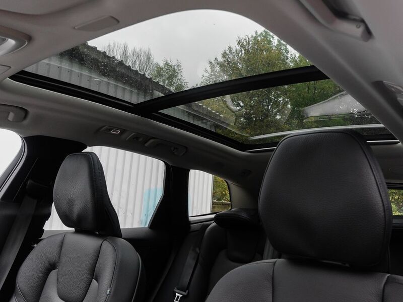 Gebraucht Volvo XC60 Plus 398 PS (292 kW) 2024 Onyx black / metallic SUV