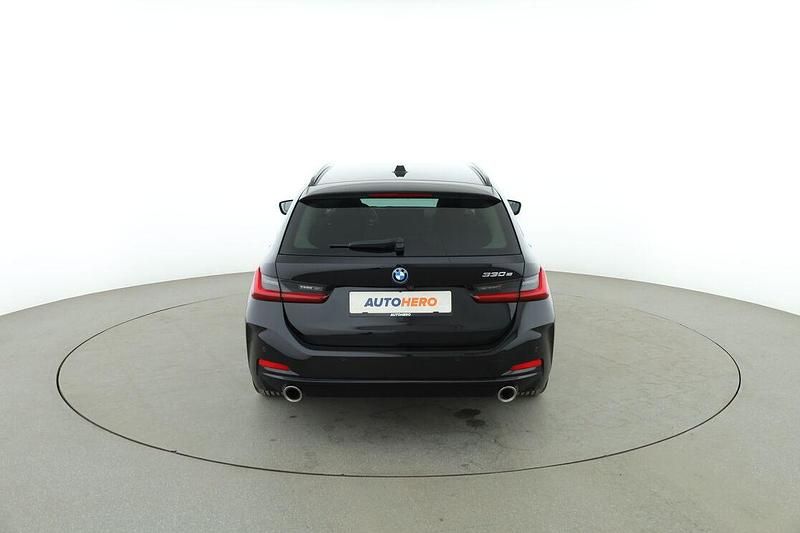 Gebraucht BMW 330e 2023 Schwarz Kombi