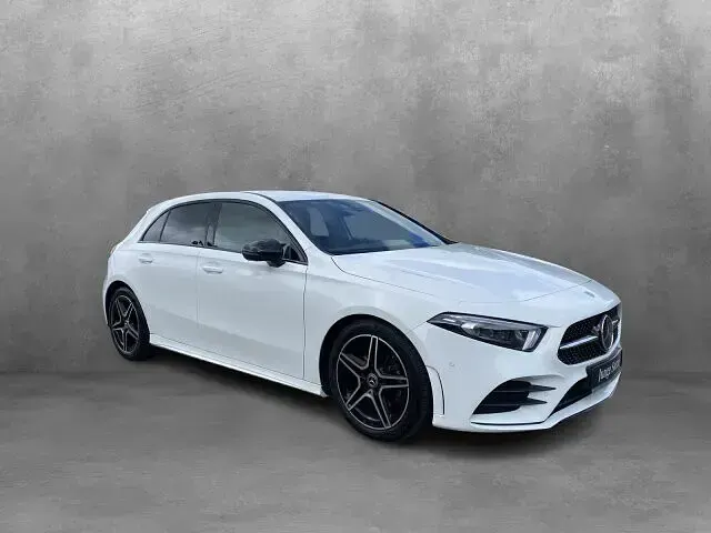 Gebraucht Mercedes A200 AMG line 150 PS (110 kW) 2023 Unilack polarweiß Limousine