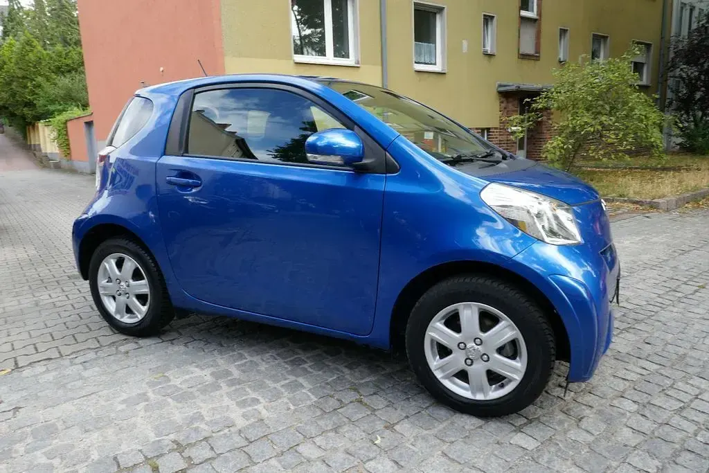 Gebraucht Toyota iQ 68 PS (50 kW) 2011 Blau Kleinwagen