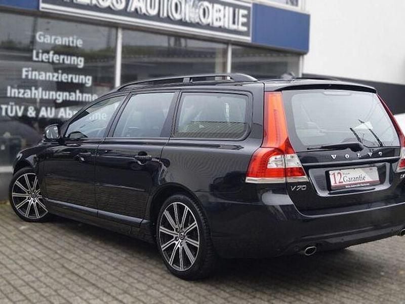 Gebraucht Volvo V70 Momentum 181 PS (133 kW) 2015 Schwarz Kombi
