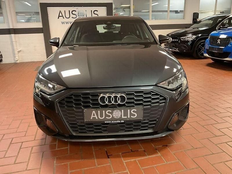 Gebraucht Audi A3 Basis 110 PS (80 kW) 2023 Schwarz Limousine