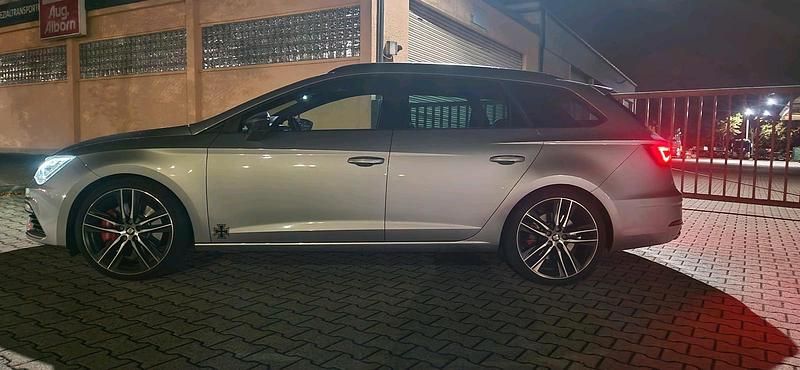 Silber Gebraucht 2017 Cupra Leon Kombi | 19.500 € (Fairer Preis) - Bild 1/4