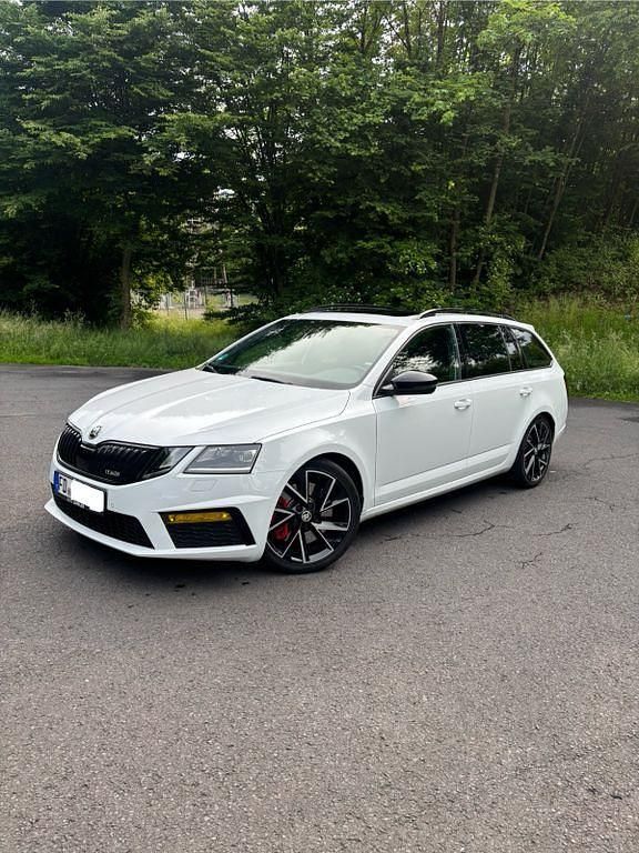 Weiß Gebraucht 2018 Skoda Octavia RS Kombi | 16.800 € (Guter Preis) - Bild 1/4