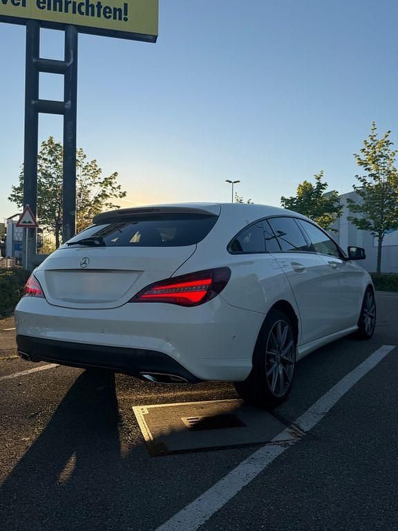 Gebraucht Mercedes CLA220 Shooting Brake 177 PS (130 kW) 2016 Weiß Kombi