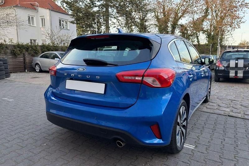Używany Ford Focus Cool & Connect 120 KM (88 kW) 2019 Niebieski Sedan/Limuzyna