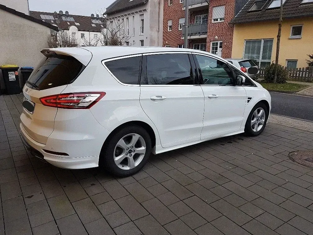 Używany Ford S-MAX Titanium 179 KM (131 kW) 2017 Biały Minivan