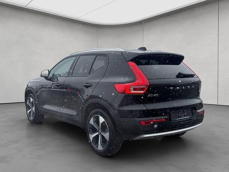 Gebraucht Volvo XC40 163 PS (119 kW) 2024 Schwarz SUV