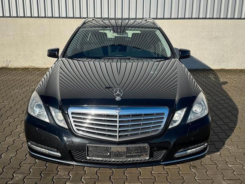 Gebraucht Mercedes E220 170 PS (125 kW) 2012 Schwarz Kombi