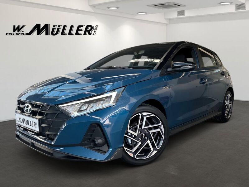 Vibrant blue/ phantom black / Neu 2025 Hyundai i20 N Line Limousine | 30.919 € - Bild 1/4