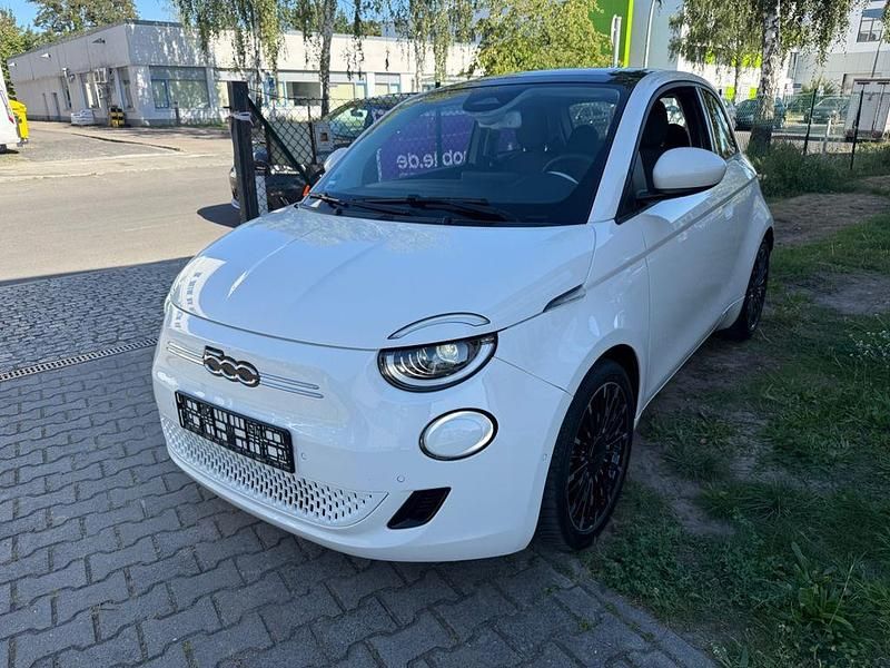 Weiß Gebraucht 2021 Fiat 500e Icon Kleinwagen | 17.990 € (Fairer Preis) - Bild 1/4