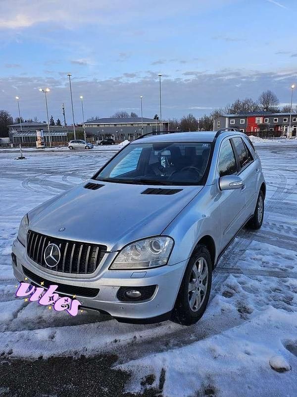 Silber Gebraucht 2007 Mercedes 320 SUV | 7.600 € - Bild 1/4