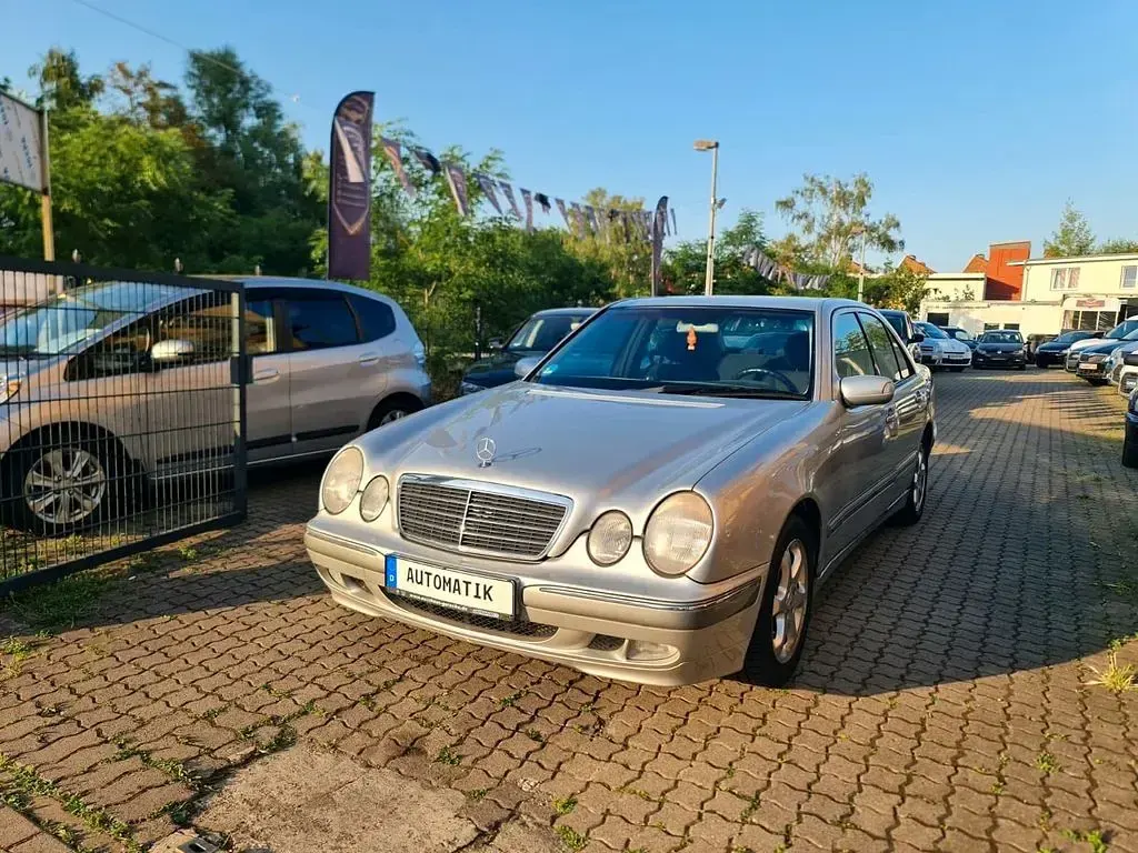 Gebraucht Mercedes E240 Elegance 170 PS (125 kW) 2001 Silber Limousine