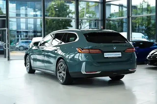 Gebraucht BMW 540 Sport Line 303 PS (222 kW) 2025 Grau Kombi