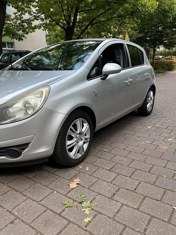 Gebraucht Opel Corsa 87 PS (63 kW) 2010 Silber Kleinwagen