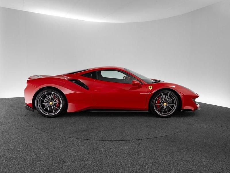Second-hand Ferrari 488 721 CP (530 kW) 2020 Roșu