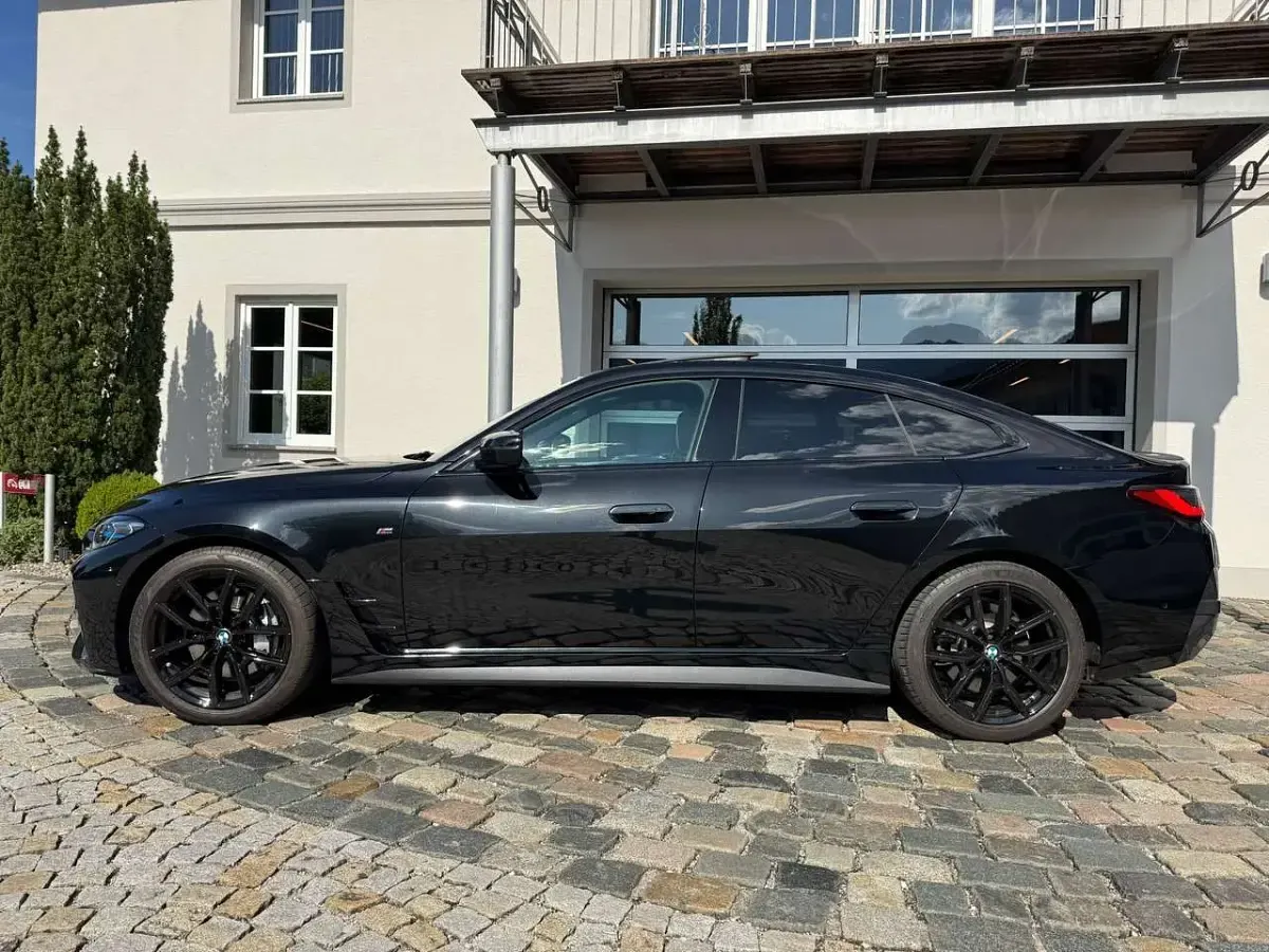 Gebraucht BMW 430 M Sport 286 PS (210 kW) 2023 475 blacksapphire metallic Coupé