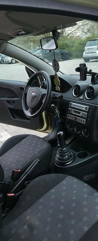 Gebraucht Ford Fiesta 69 PS (50 kW) 2005 Grün Kleinwagen