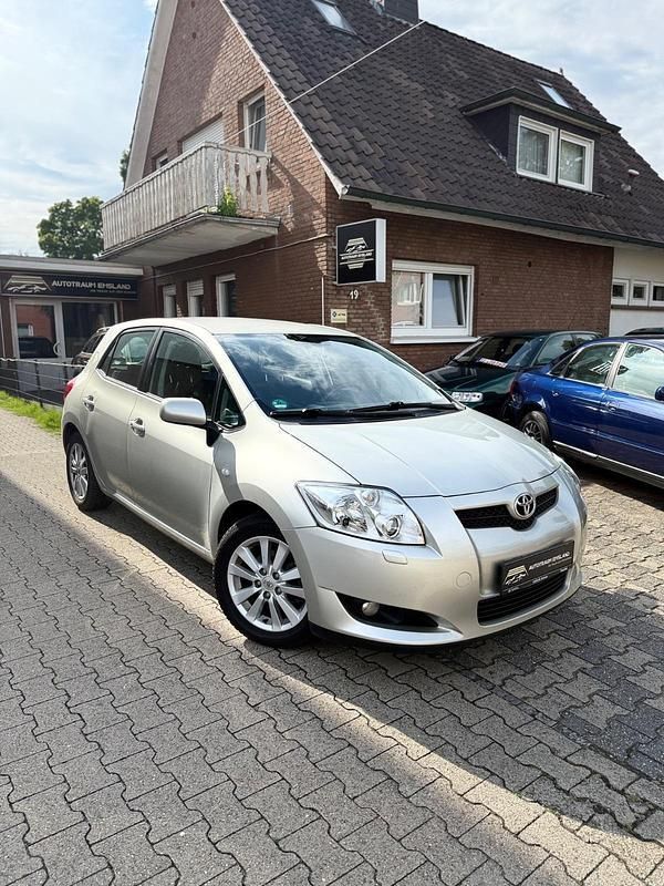 Silber Gebraucht 2009 Toyota Auris Limousine | 5.499 € (Superpreis) - Bild 1/4