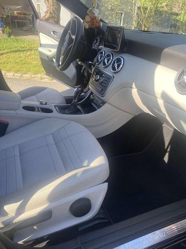 Gebraucht Mercedes A180 116 PS (85 kW) 2013 Kleinwagen