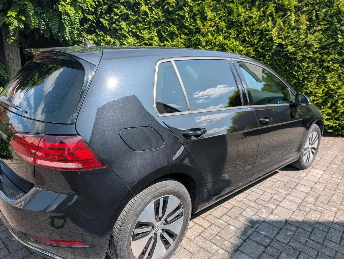 Gebraucht VW e-Golf 100 kW (136 PS) 2020 Schwarz Kleinwagen