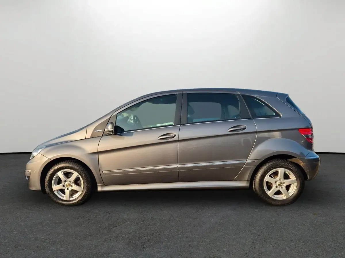 Gebraucht Mercedes B180 116 PS (85 kW) 2011 Grau Kleinwagen