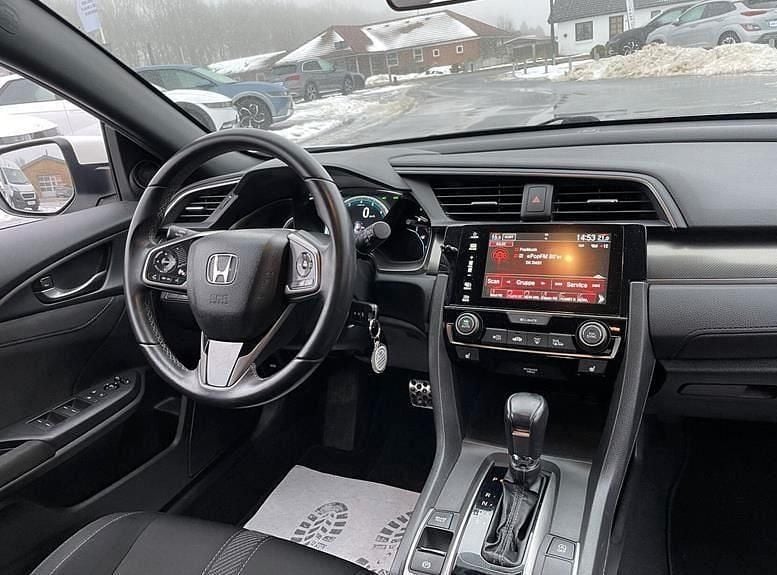 Gebraucht Honda Civic Elegance 129 PS (94 kW) 2018 Weiß Limousine