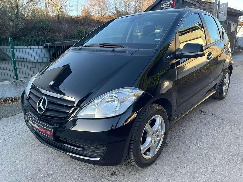Gebraucht Mercedes A160 95 PS (69 kW) 2012 Kosmosschwarz  metalliclack Kleinwagen