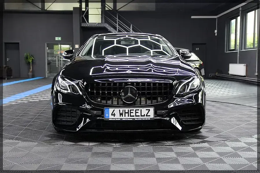 Gebraucht Mercedes E200 AMG 184 PS (135 kW) 2018 Schwarz Coupé