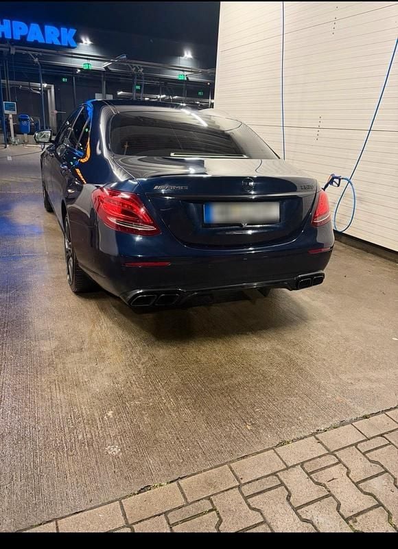 Gebraucht Mercedes E220 AMG 194 PS (142 kW) 2017 Blau Limousine