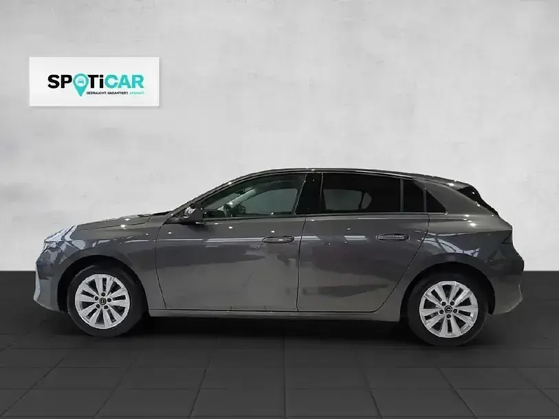 Używany Opel Astra Elegance 131 KM (96 kW) 2024 Srebrny Sedan/Limuzyna