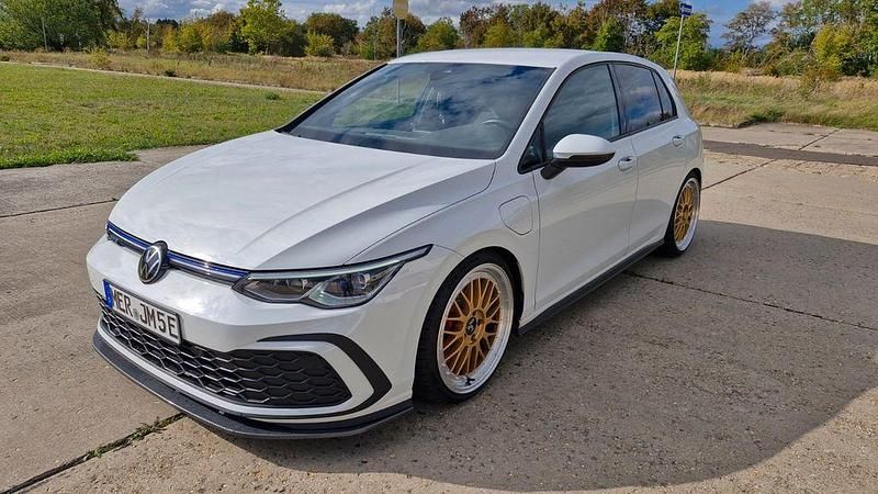 Weiß Gebraucht 2022 VW Golf VIII GTE Limousine | 23.900 € (Guter Preis) - Bild 1/4