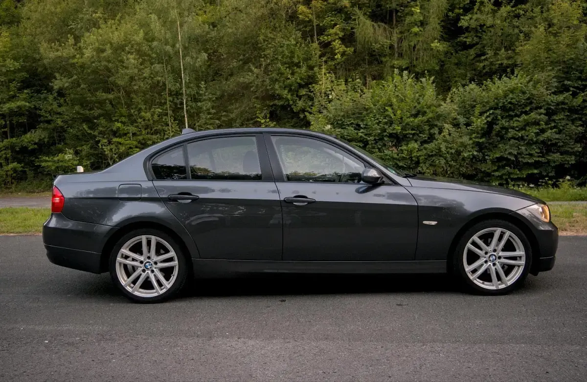 Gebraucht BMW 318 129 PS (94 kW) 2006 Grau Limousine