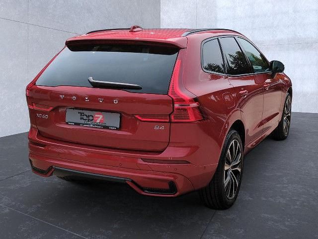 Gebraucht Volvo XC60 Plus 197 PS (144 kW) 2024 Fusion red (metallic) SUV
