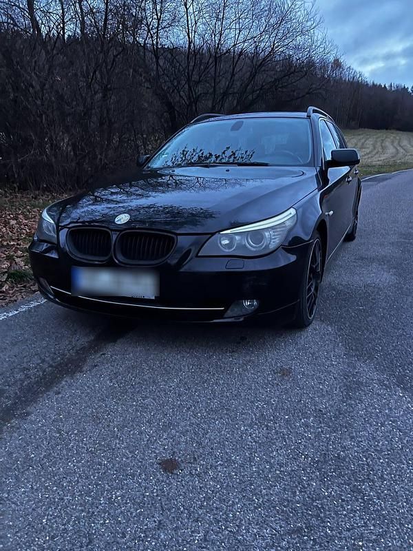 Gebraucht BMW 525 198 PS (145 kW) 2010 Schwarz Kombi