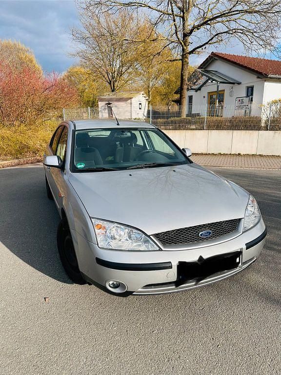 Gebraucht Ford Mondeo Ghia 125 PS (91 kW) 2003 Silber Limousine