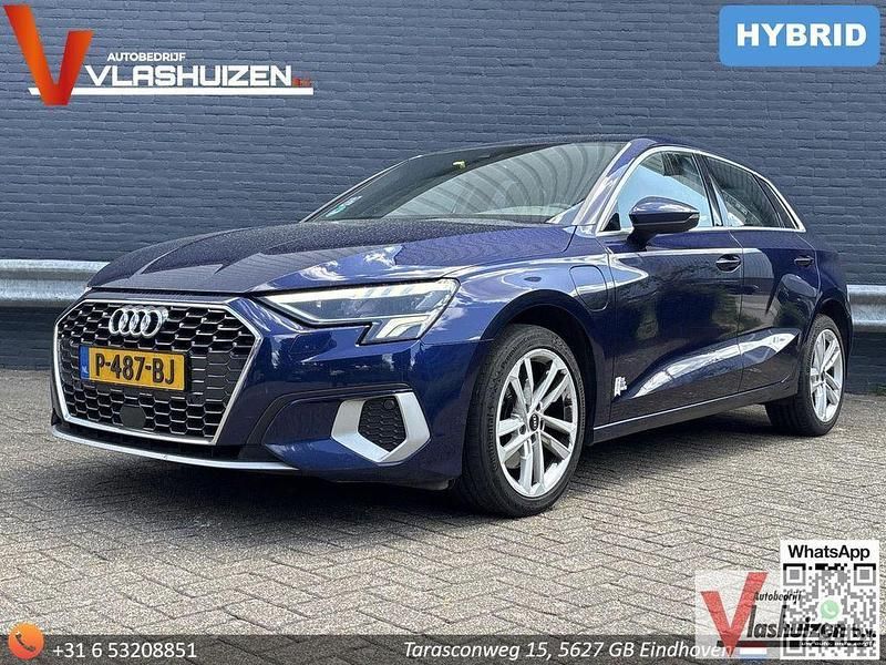 Blau Gebraucht 2022 Audi A3 Sportback e-tron Business Limousine | 16.695 € - Bild 1/2