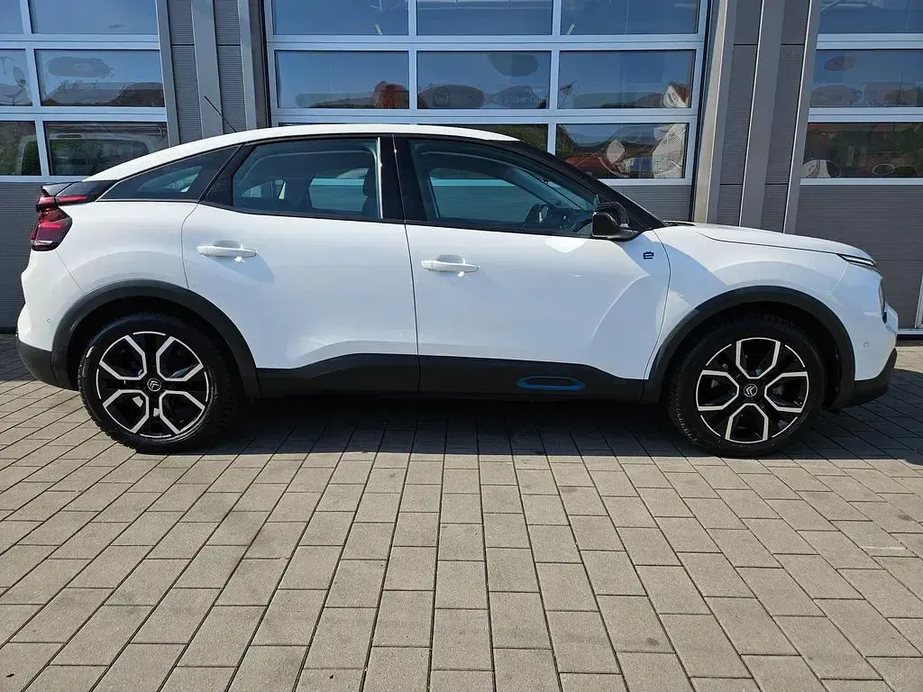 Gebraucht Citroën e-C4 Feel 100 kW (136 PS) 2022 Polarweiß Limousine
