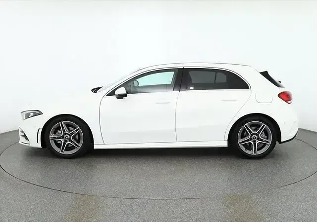 Gebraucht Mercedes A200 AMG line 163 PS (119 kW) 2019 Weiß Limousine