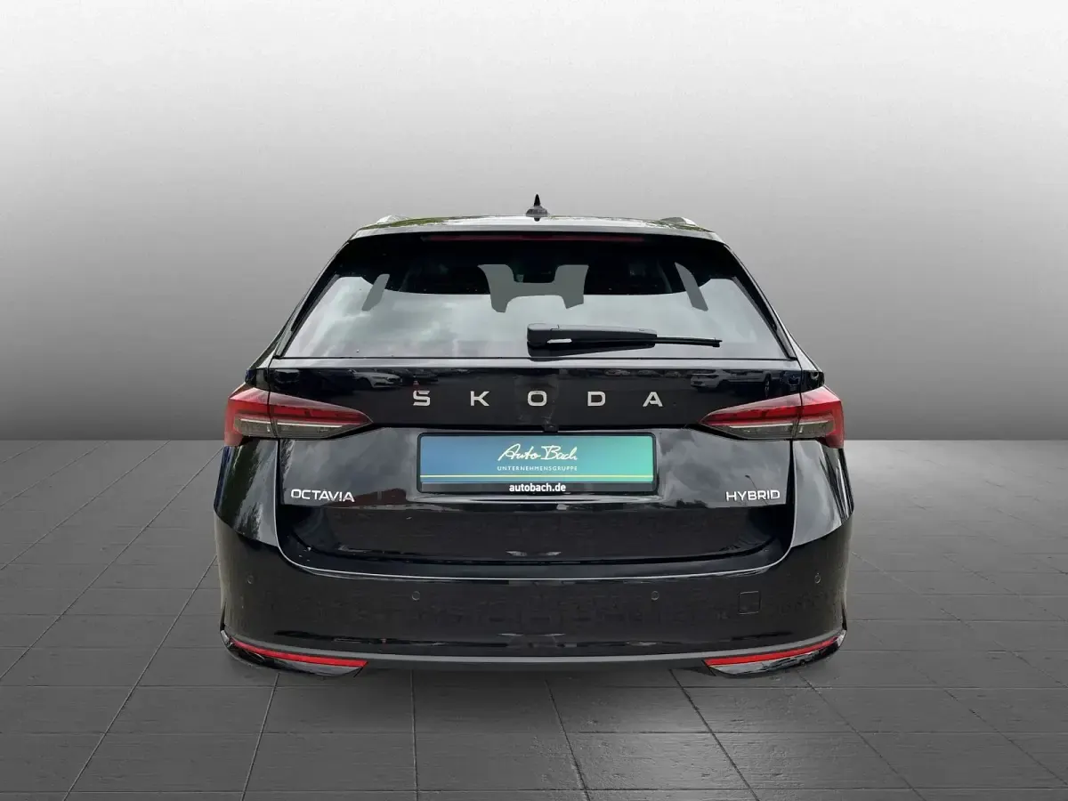 Neu Skoda Octavia Selection 150 PS (110 kW) 2026 Blackmagic perleffekt Kombi
