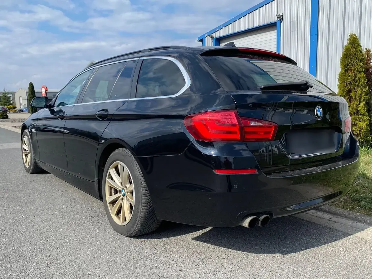 Gebraucht BMW 520 184 PS (135 kW) 2011 Schwarz Kombi
