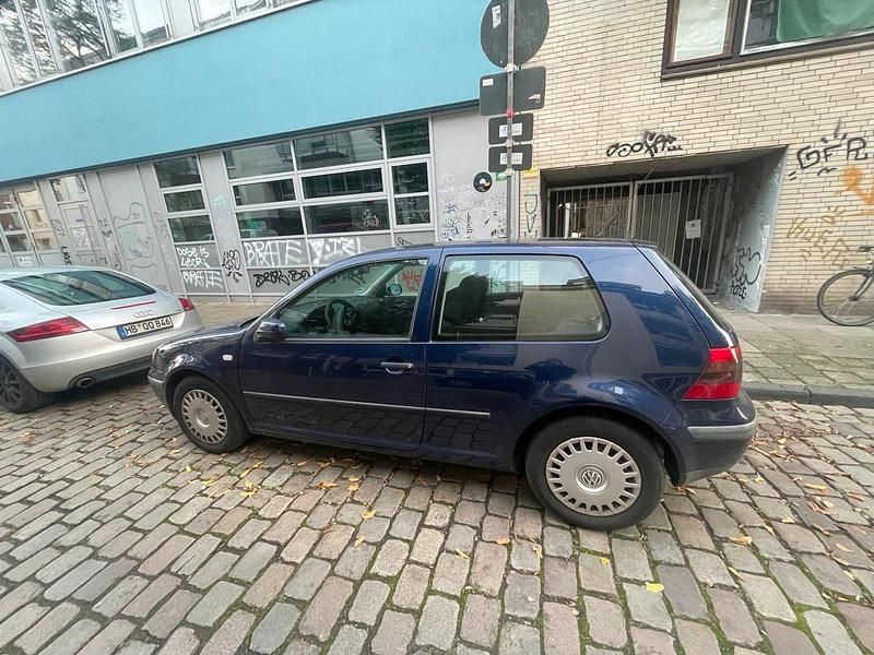 Blau Gebraucht 2000 VW Golf IV Kleinwagen | 2.450 € (Teuer) - Bild 1/4