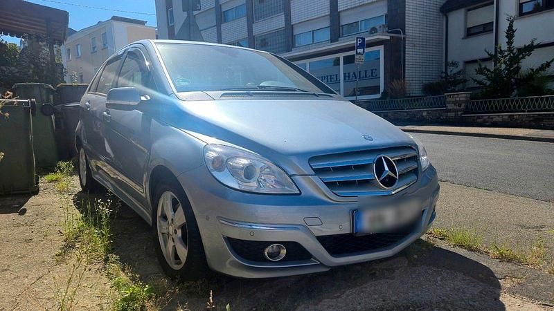 Gebraucht Mercedes B200 140 PS (102 kW) 2010 Van / Kleinbus