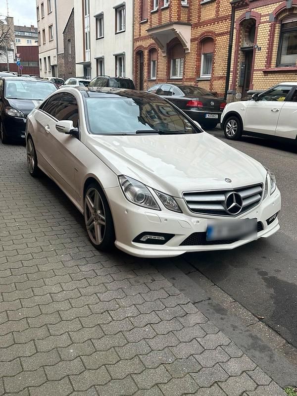 Gebraucht Mercedes E350 AMG 231 PS (169 kW) 2010 Weiß Coupé