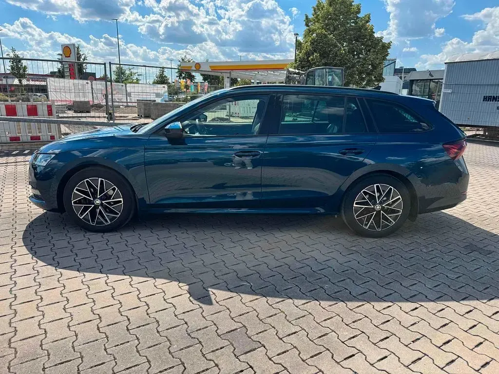 Gebraucht Skoda Octavia Ambition 150 PS (110 kW) 2023 Blau Kombi