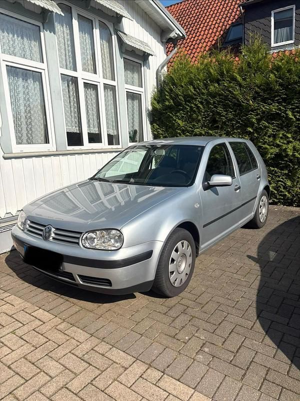 Grau Gebraucht 2003 VW Golf IV Kleinwagen | 1.444 € (Etwas zu teuer) - Bild 1/4