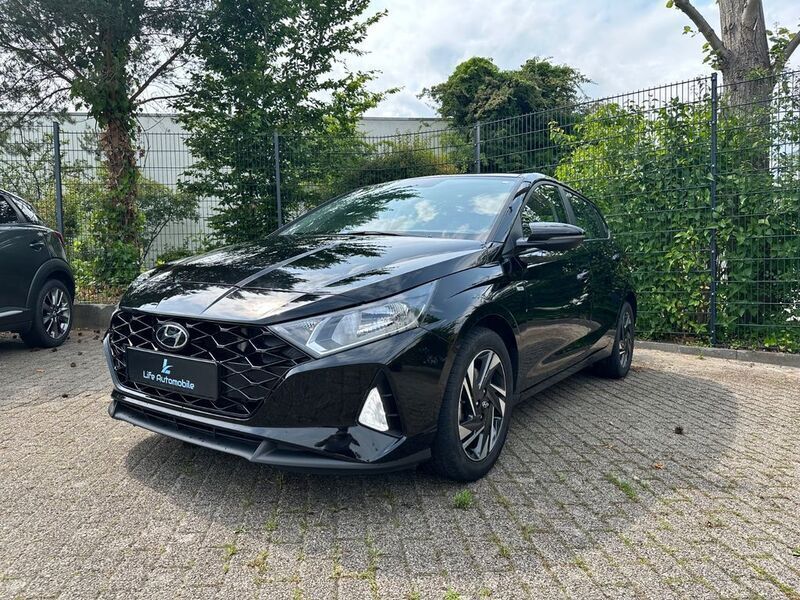 Schwarz Gebraucht 2023 Hyundai i20 Trend Limousine | 16.799 € - Bild 1/4