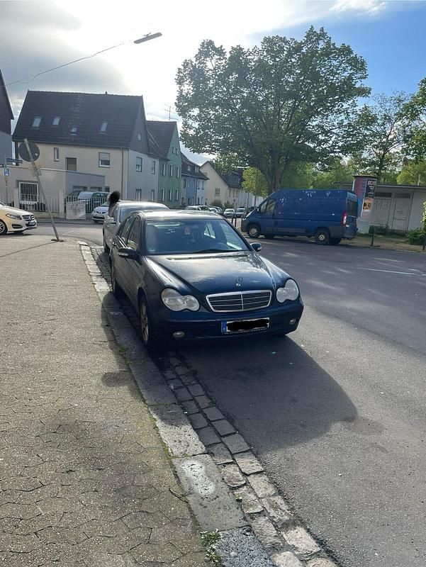 Blau Gebraucht 2001 Mercedes C180 Limousine | 800 € (Superpreis) - Bild 1/4