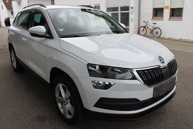 Weiß Gebraucht 2021 Skoda Karoq Ambition SUV | 23.980 € (Fairer Preis) - Bild 1/4