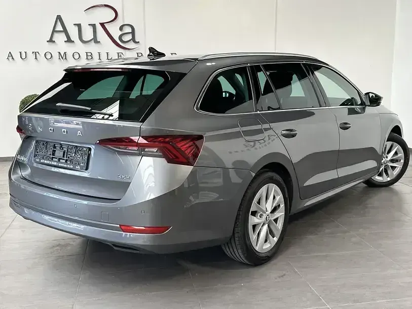Gebraucht Skoda Octavia Style 190 PS (139 kW) 2023 Grau Kombi